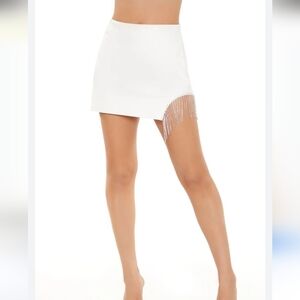 Chic White Mini Skirt with Sparkling Fringe